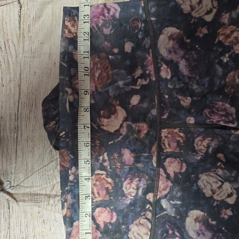 Lululemon Wunder Under Crop II Scallop Pant/Top Set Frosted Rose Multi /Melanite - Picture 14 of 15